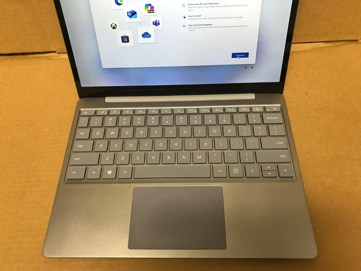 Microsoft Surface Laptop Go 1943 12.4