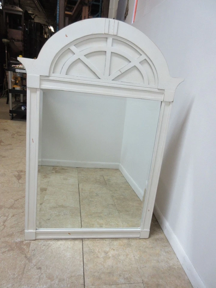 Espejo de pared Drexel Studios Paint Distressed Island Pointe Foto 3 de 4