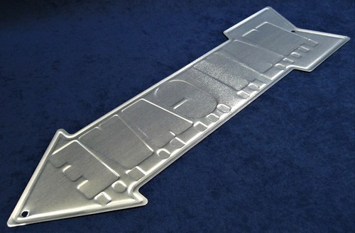 MAN CAVE Arrow - *US MADE* Embossed Metal Sign - Man Cave Garage Bar Wall Decor - 第 7/9 張圖片