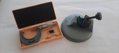 Mitutoyo - Mikrometer 25-50mm mit Mikrometer-Halter