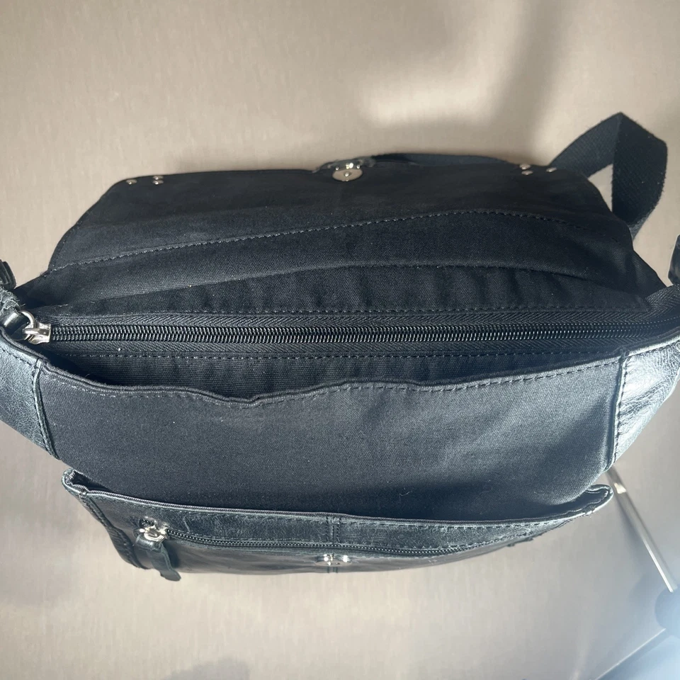 The Sak Cuero Mochila Monedero Bandolera Convertible Negro Foto 3 de 4