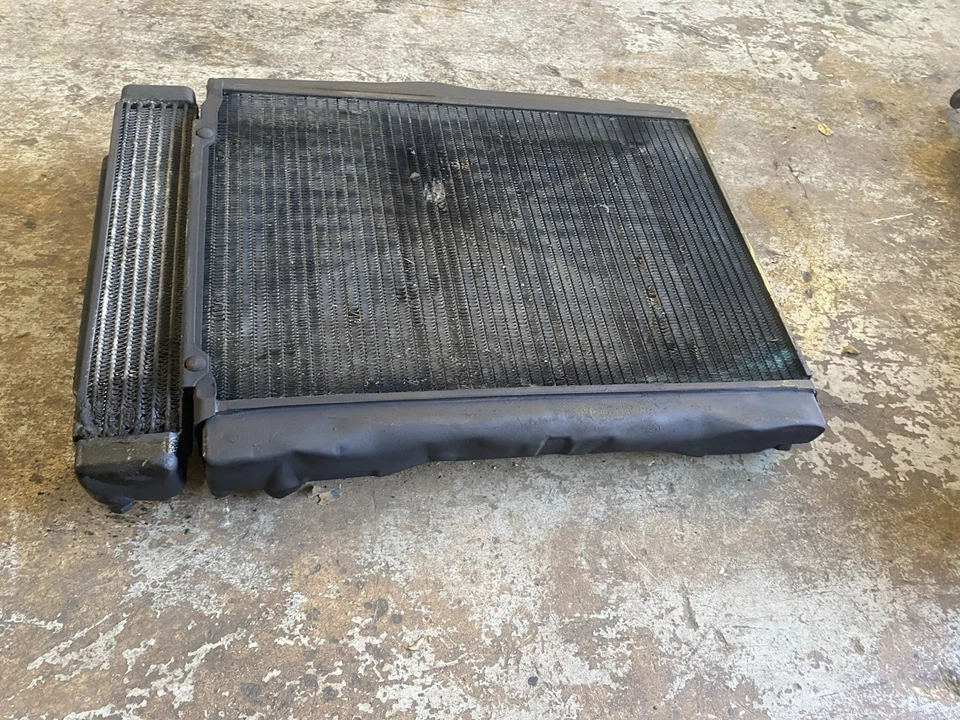 Conjunto de radiador auxiliar Mercedes Benz R107 350SL 450SL 1972-75 con radiador de aceite Foto 2 de 4