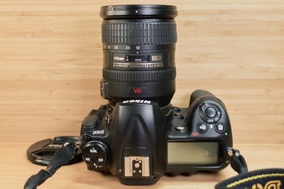 Nikon D300 dslr Camera 12.3MP with Nikkor AF-S DX VR 18-200mm Lens