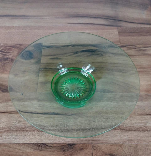 A Single Plate Of Depression Uranium glass Federal Swirl ROULETTE 8 1/2" Bowl
