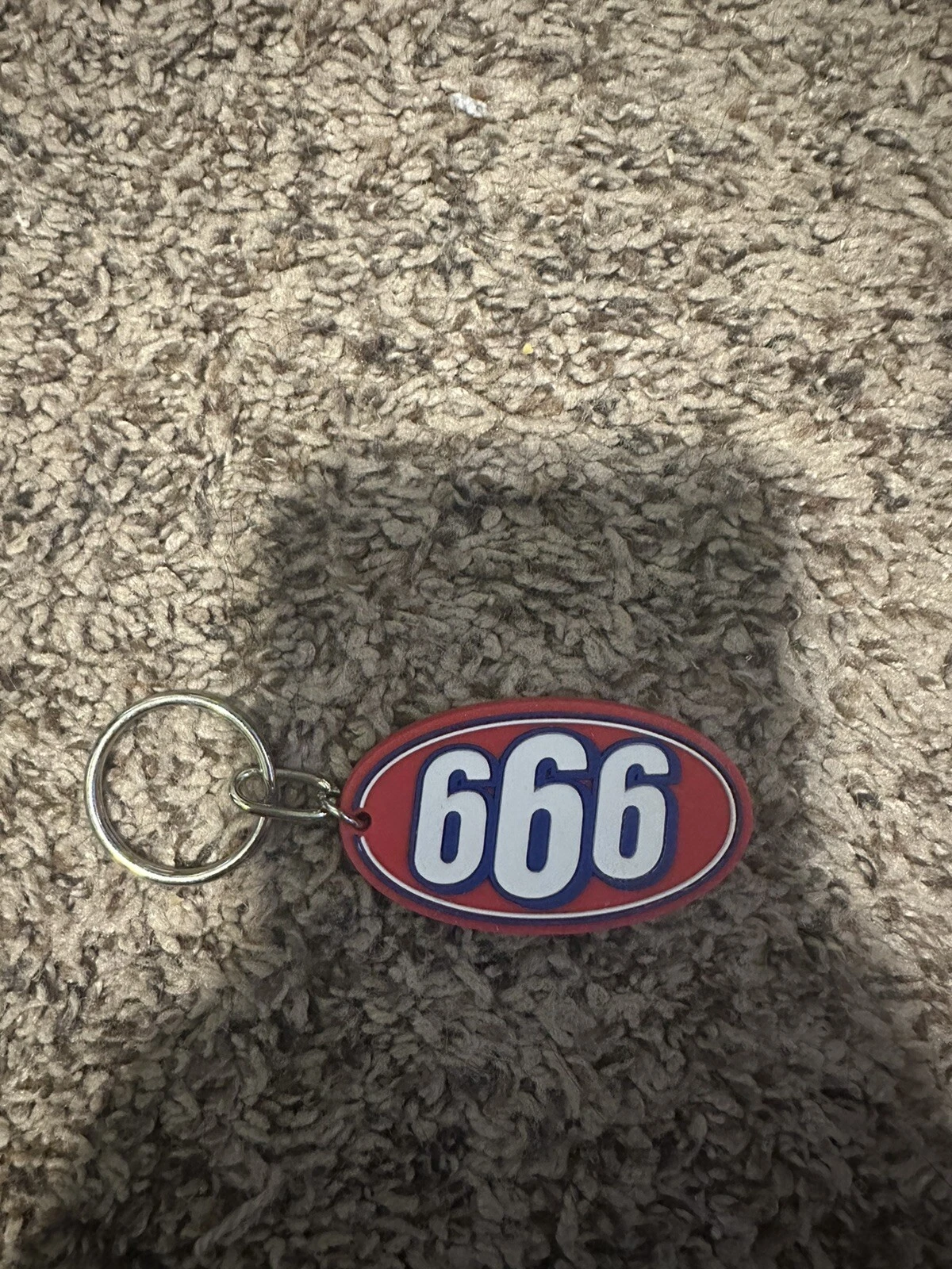 Porte clés Supreme 666