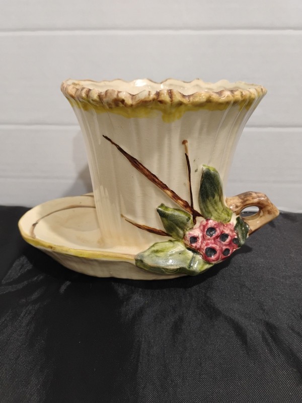 Vintage Rare McCoy Art Pottery Fancy Lotus Leaf Red Berries Flower Pot USA