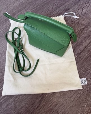 Loewe leather crossbody signature Puzzle paneling. Detachable adjustable strap.