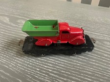 VINTAGE 1930s MARX TRAIN SCARCE FLAT CAR WITH 4 1/2 DUMP TRUCK LOAD ORIGINAL C7