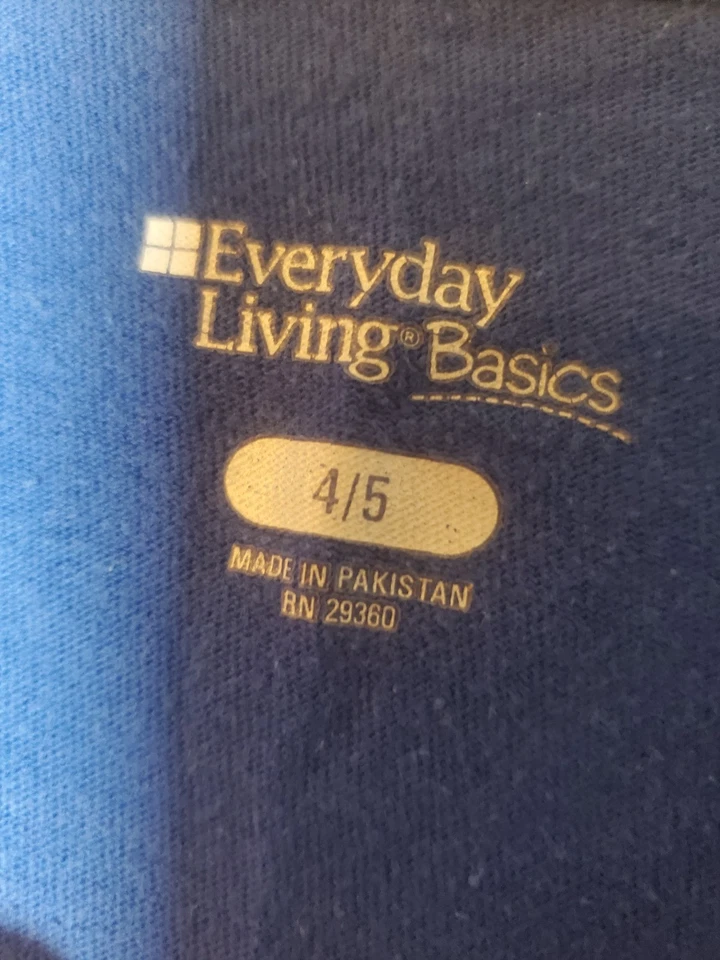 Camiseta sin mangas de algodón azul marino Everyday Living Basics para niños pequeños Foto 2 de 4