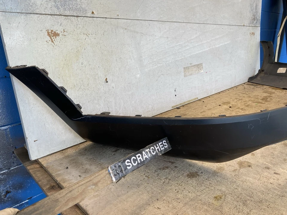 Cubierta de parachoques trasero OEM 2016 2017 2018 2019 2020 Volvo V90 Cross Country Foto 3 de 4