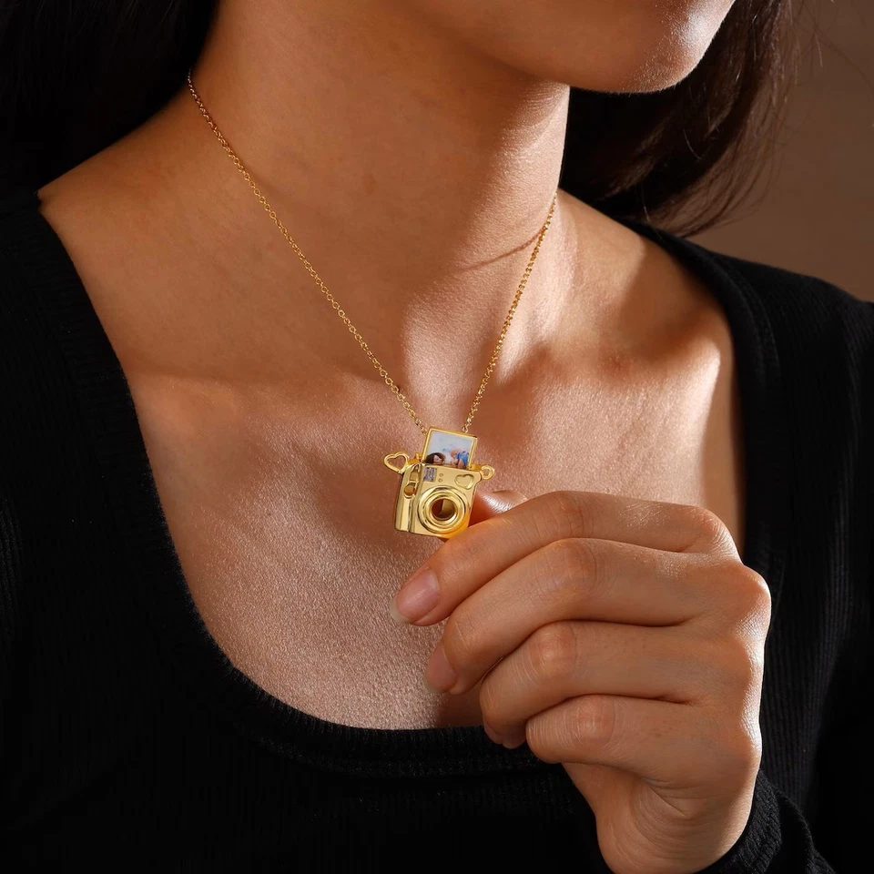 Collar Cámara Dorado con Fotografía Personalizada Colgante Memoria, Regalo Foto 3 de 4