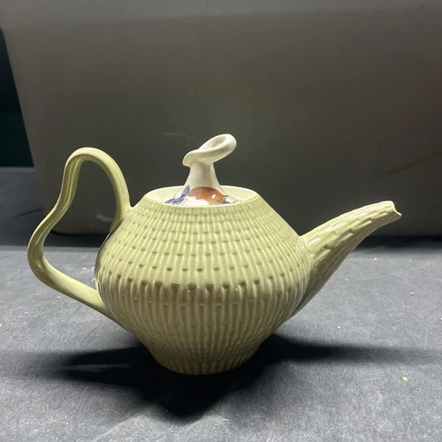 MCM Red Wing Capistrano Tea Pot with Lid GREEN BASKET Vintage