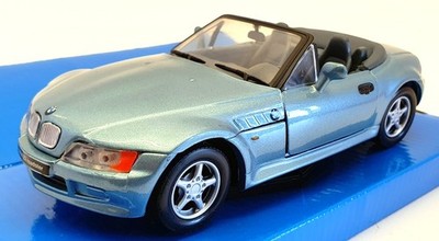 Kid Connection Maßstab 1:24 Modellauto 73200B - BMW Z83 - met blau