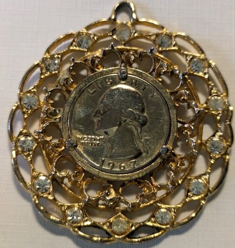 Vintage 1967 U.S. Quarter Coin Pendant Necklace Cut Out Washington, chain