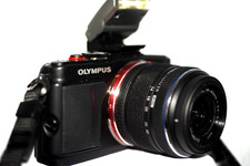 Olympus Pen Lite E-PL6 Mirrorless Camera w/ 14-42mm F/3.5-5.6 II R Lens  Flash.