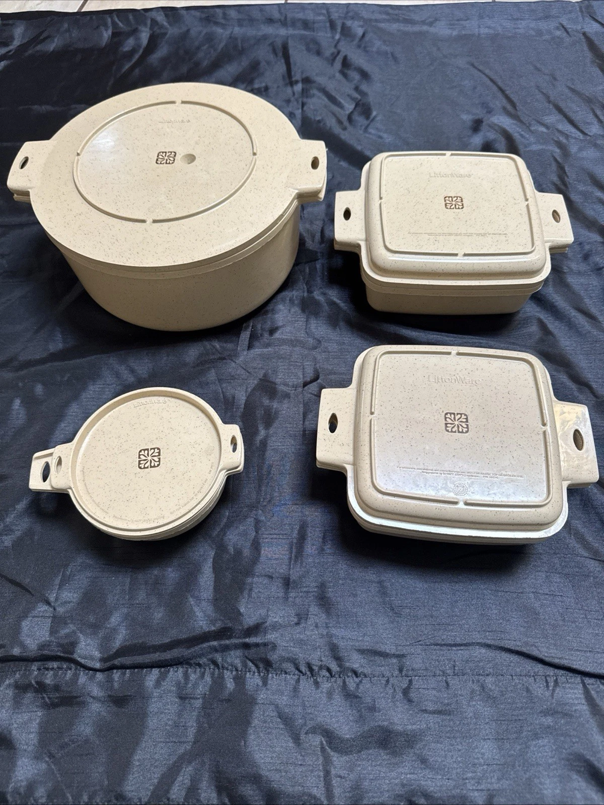 Vintage LittonWare 5 Quart Dutch Oven With Lid & 3 Containers With Lids 8 Pieces
Opens in a new wind