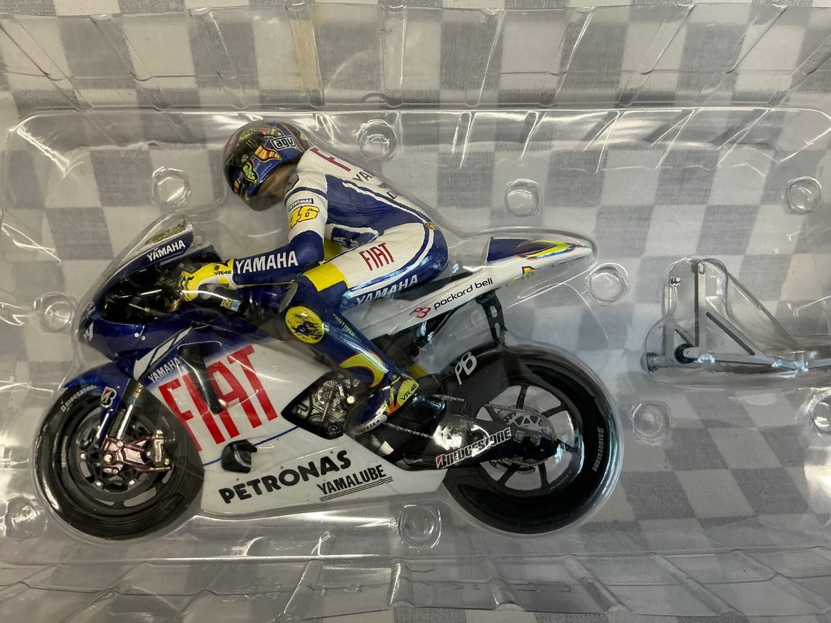 1/12 MINICHAMPS FIAT YAMAHA ROSSI BIKE AND FIGURE VALENCIA 2009
