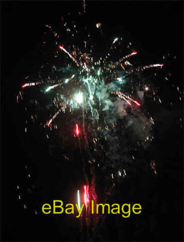 Photo 6x4 Up In The Air Finchley A multiple launch firework dazzles and d c2007 - Photo 1/1
