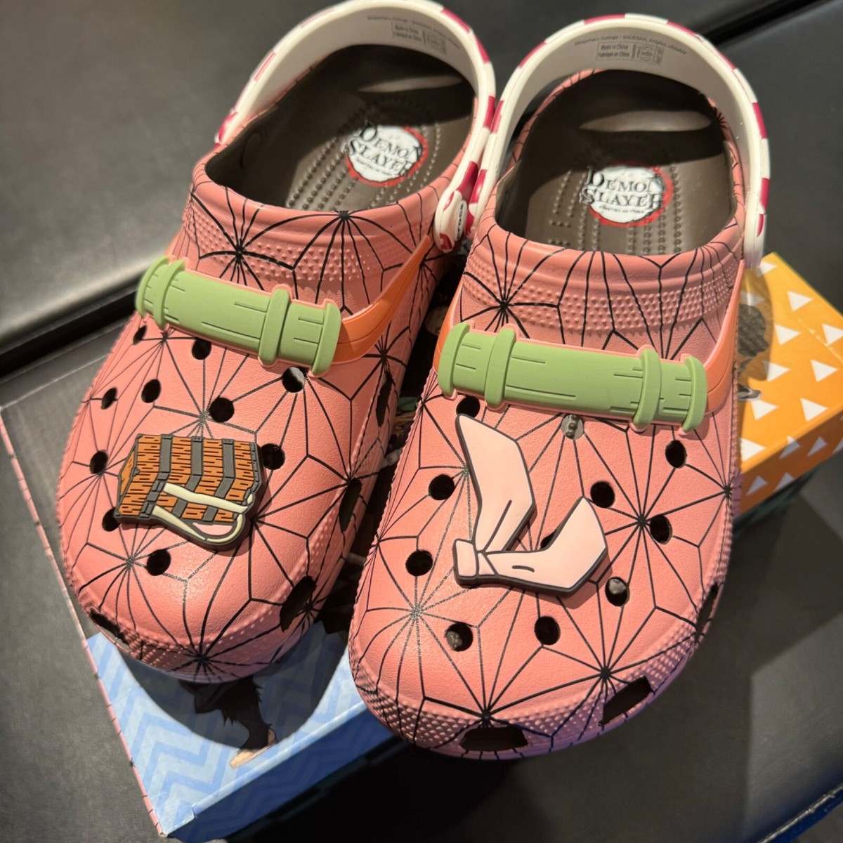 【crocs】DEMON SLAYER NEZUKO CLOG 鬼滅の刃 禰豆子 国内発送 crocs クロックス 鬼滅の刃 竈門禰豆子 クラシック クロッグ
