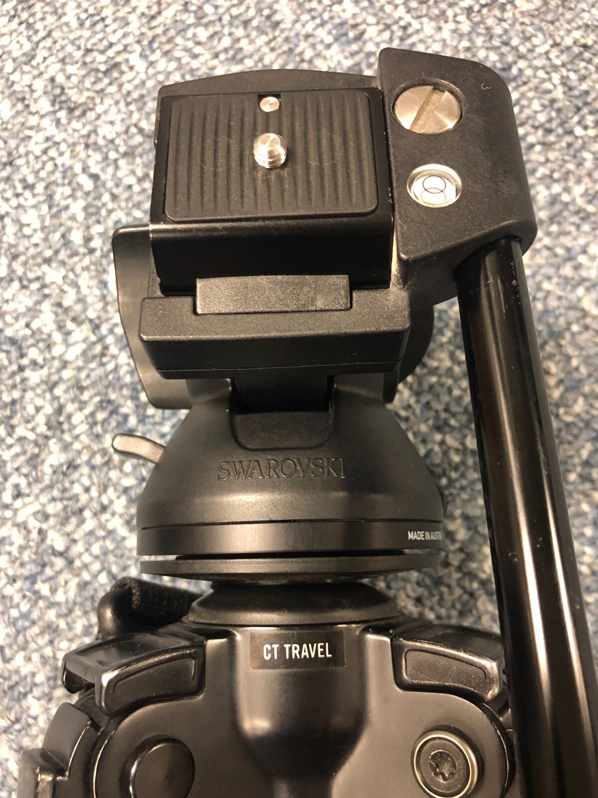 Swarovski CT Travel Carbon Tripod with DH 101 Head Strap Very Good
