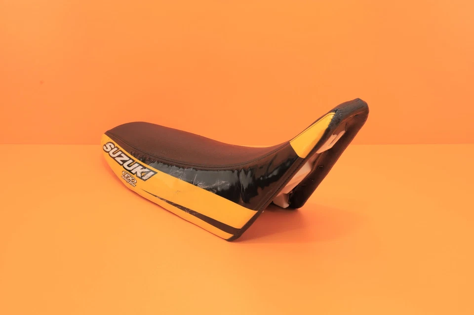 2000 96-00 RM125 RM 125 OEM Sillín principal Pillion Base Cubierta Pan Pad Soportes Foto 2 de 4