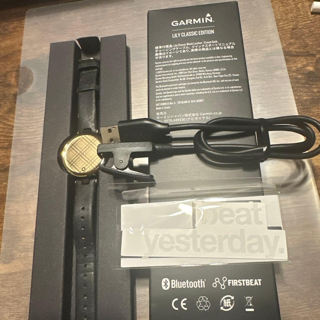 GARMIN Lily Classic Edition Smartwatch Black Leather Gold Dial
