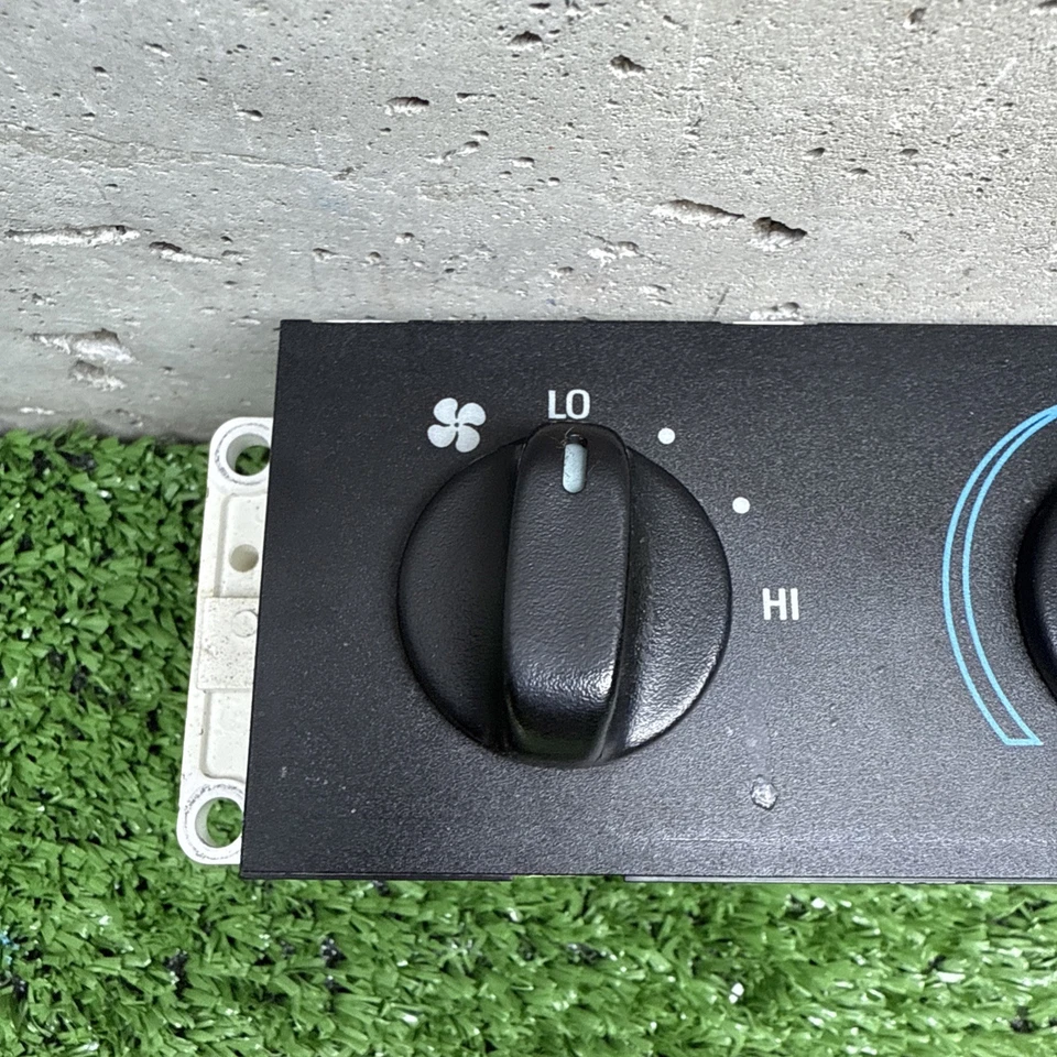 XW7H-19C733-AA ✅98-11 Crown Victoria Grand Marquis AC Switch Temperature control - Image 2 of 4