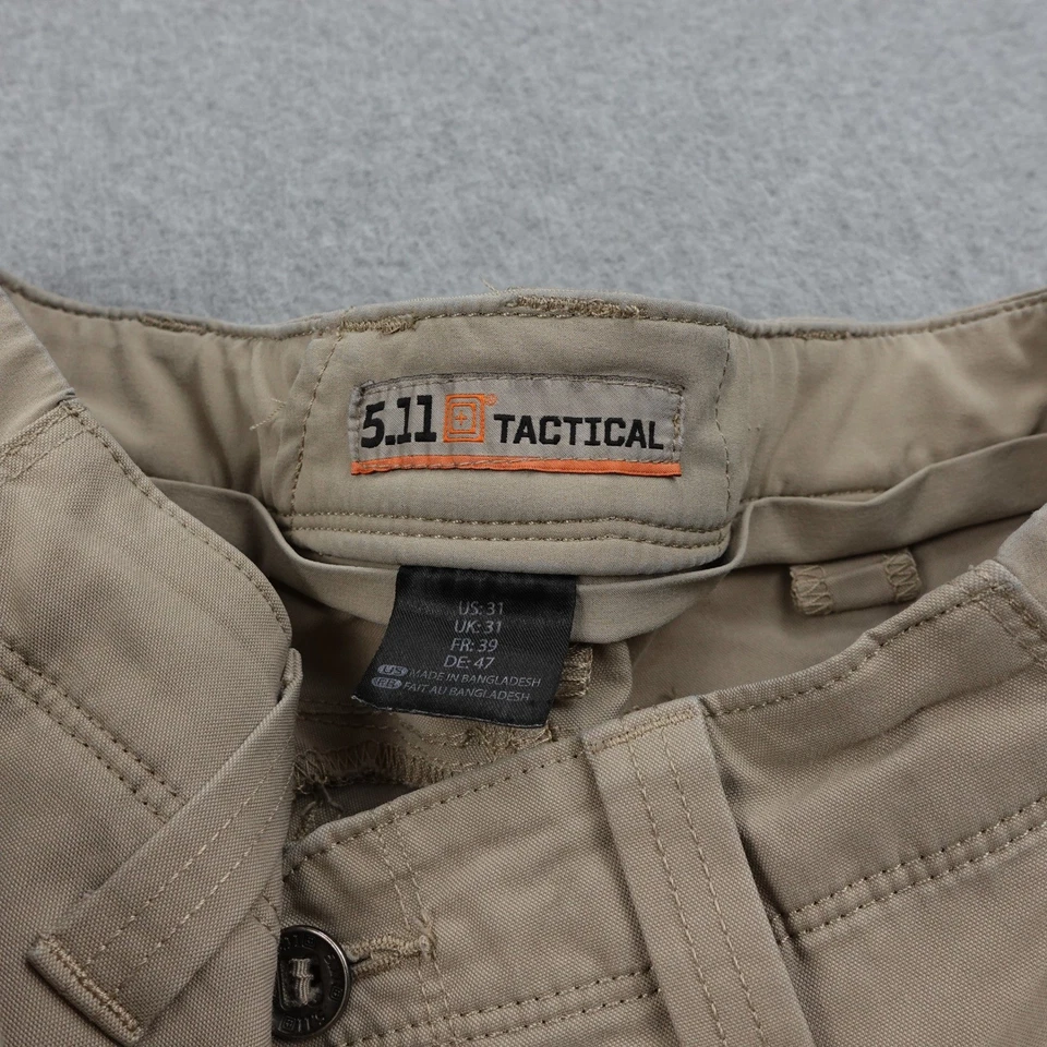 Pantalones Cortos Chinos Tácticos 5.11 Para Hombre Talla 31 Beige Frente Plano Bolsillos Elastizados Logo Foto 2 de 4