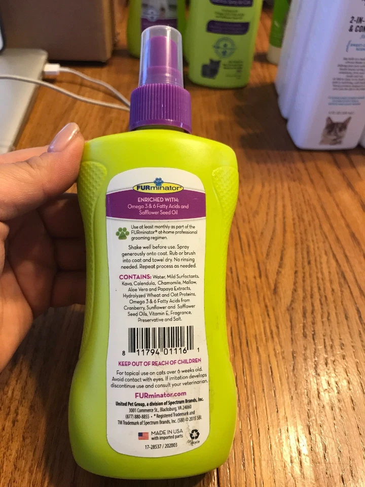 Spray sin agua para prevención de bolas de pelo FURminator para gatos 8 oz. Foto 2 de 2