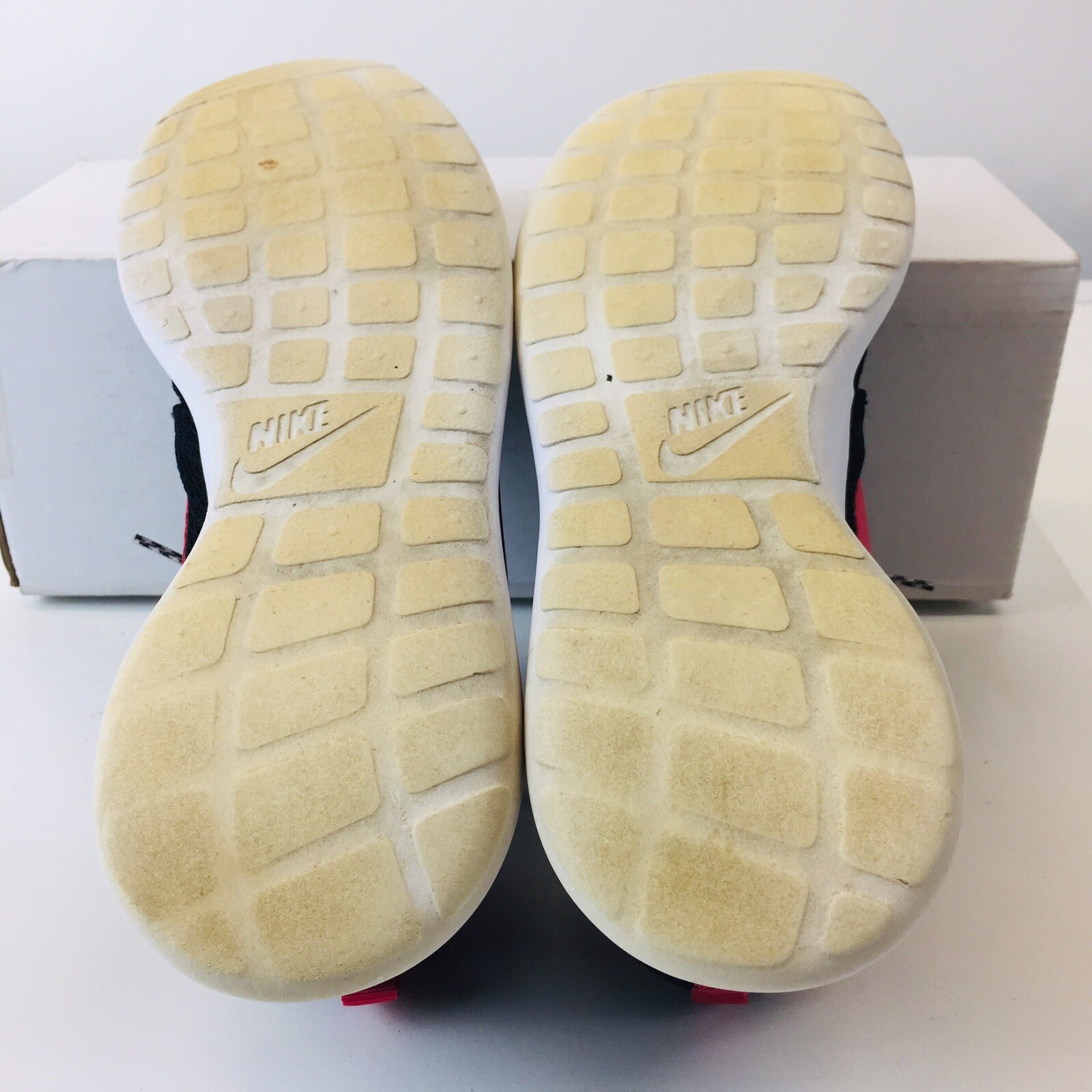 NIKE ID Roshe One Womens Running Shoes 7.5 M  Black Pink  Flyknit 616841-993