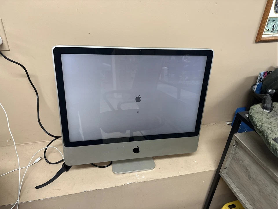 Apple iMac Core 2 Duo All In One Desktop 24" Monitor Model A1. USA - Image 4 of 4