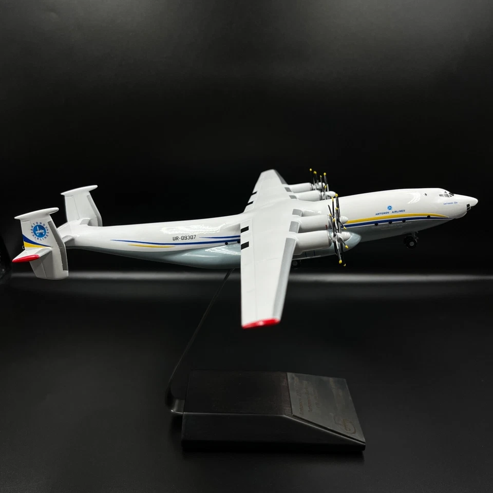 Official licensed model Antonov® Airlines An-22 UR-09307 scale 1:200 Turboprop - Image 4 of 4
