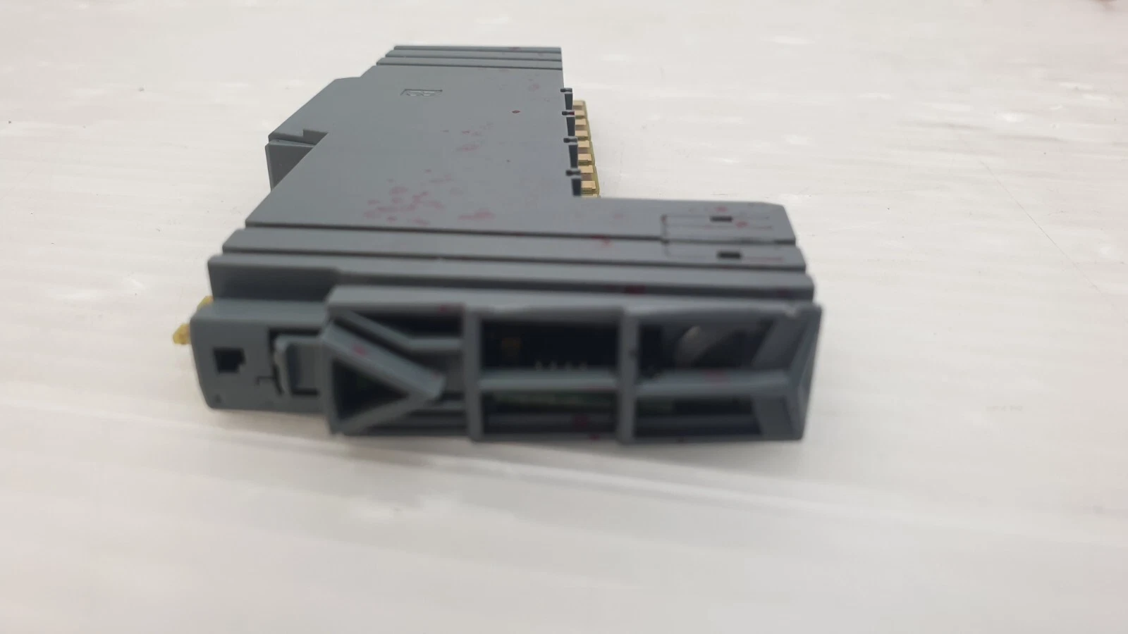 End view of the X20CS1020 module showing the locking latch