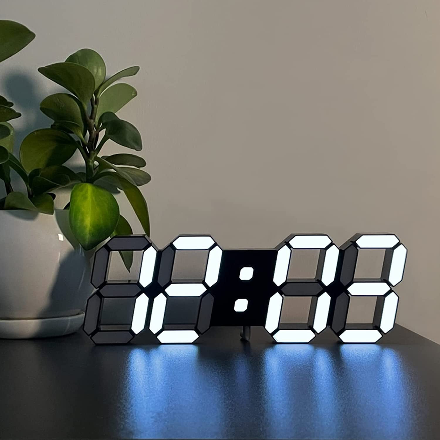 Led Digital Alarm Clock 3D Small Wall Clock Snooze Dimmable Time Memory 12/24 Da