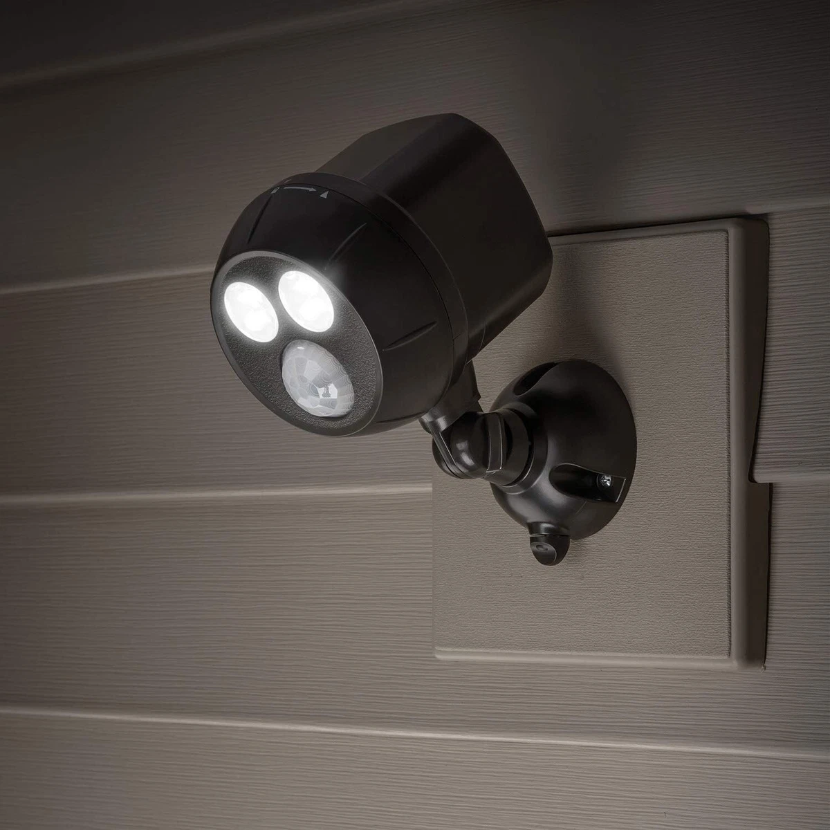 Mr Beams MB390 300 Lumen Weatherproof Wireless Battery Powered LED