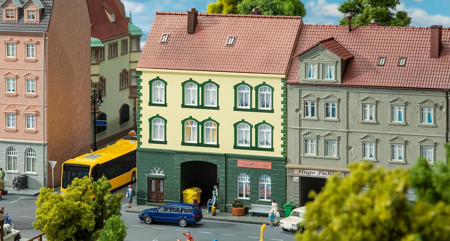 Boutique de modelisme Faller 130628 maquette de batiment urbain HO 1 87