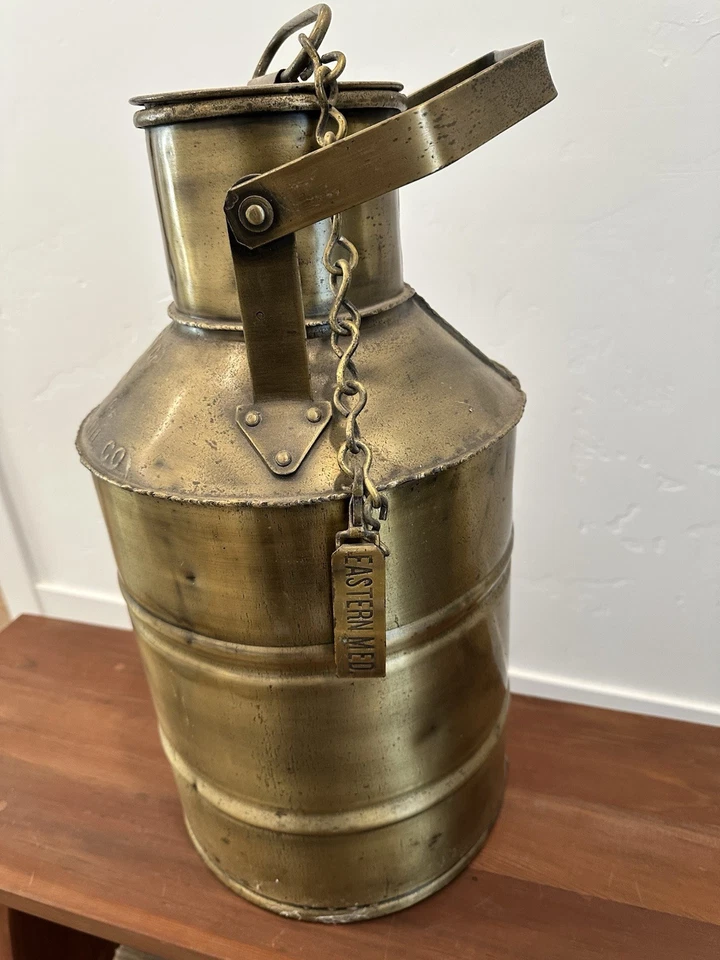 Lata de óleo vintage folheada a latão W. R. Ames 5 galões COM TAMPA - Imagem 3 de 4