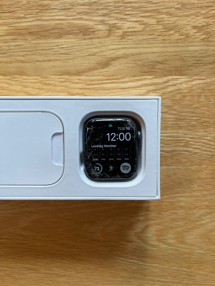 Apple Watch Series 4, photo 3 of 5