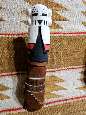 COOLE 9'' HOPI GESCHNITZTE SNOW MAIDEN KACHINA PUPPE SIGNIERT WOODY & Top Zustand