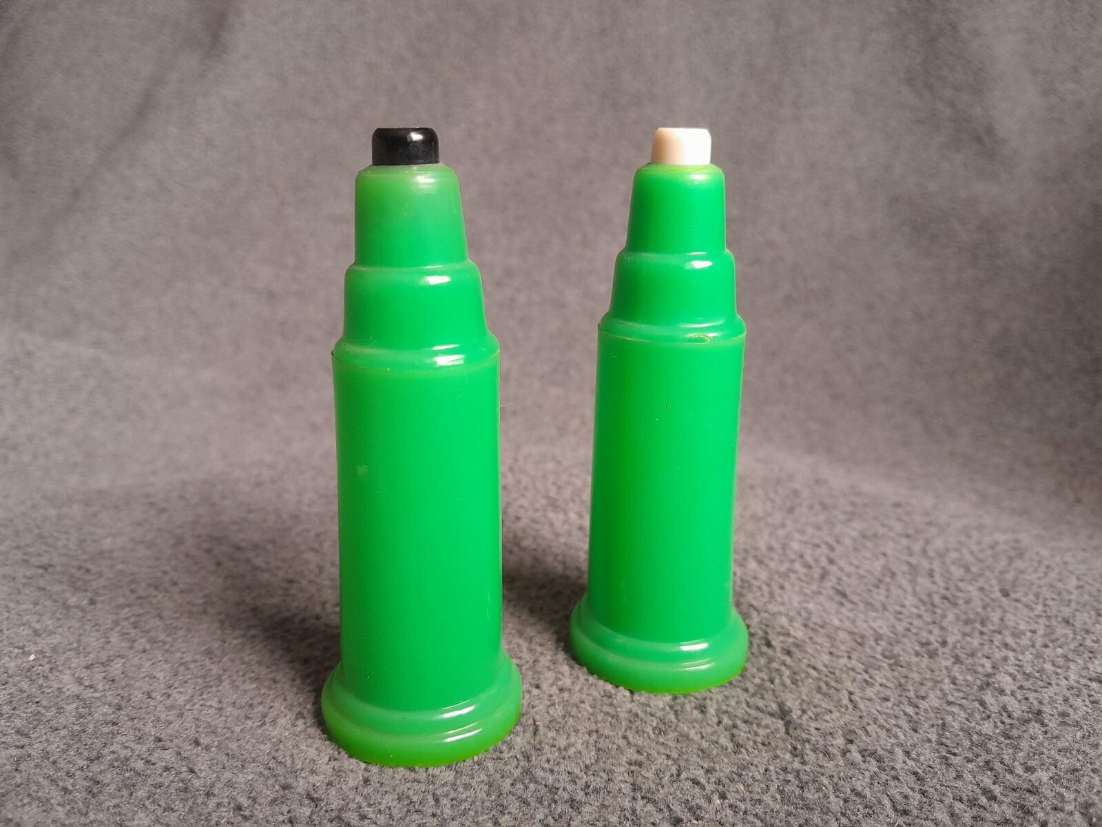 Vintage 1950's Mid Century Modern Atomic MCM S&P Green Salt Pepper Shakers 3.5