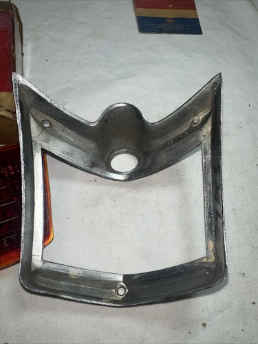 1939 DeSoto Left Taillight Bezel and Lens N O S MoPar - Bild 7 von 15