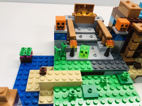 Lego Minecraft: The Crafting Box 2.0 21135 Complete w/ Instructions - Picture 5 of 20