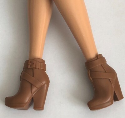  BARBIE SIGNATURE FAN CLUB BROWN MODEL MUSE SILKSTONE CHUNKY ANKLE BOOTS