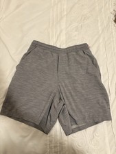 Short lululemon for men size Small
