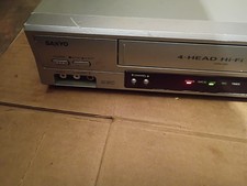 VHS PLAYER NO REMOTE 