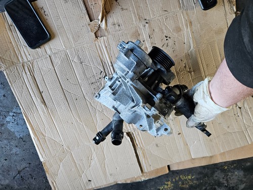 BMW X5 G05 X7 G07 2023 3.0 PETROL B58 WATER COOLANT PUMP BRACKET 8A045026 - Picture 4 of 6