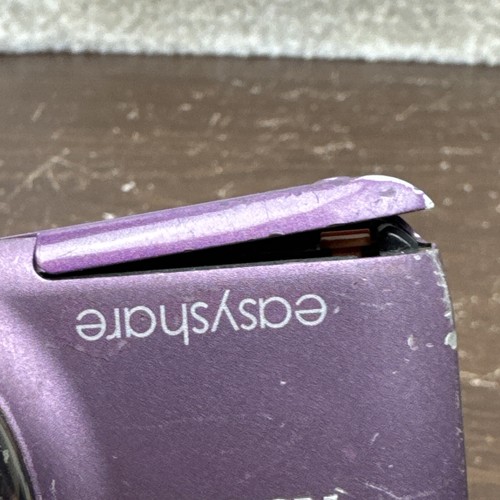 KODAK EASYSHARE M583 14 MP Digital Camera Does Turn On But Sell For Parts As Is - Picture 7 of 7
