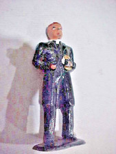 BARCLAY 620 MINISTER HOLDING HIS HAT -  LEAD TOY - TRAIN SET UP OR VILLAGE