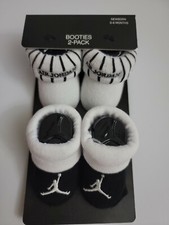 AIR JORDAN BABY BOOTIES 2 PACK GIFT SET 0-6 MONTHS BLACK/ WHITE NWT