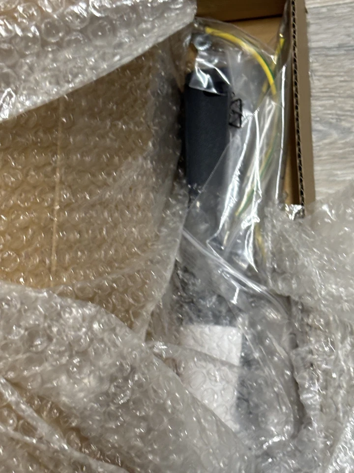 American Power Conversion APC AR8166ABLK Cable Ladder Attachment Kit - Image 3 of 3